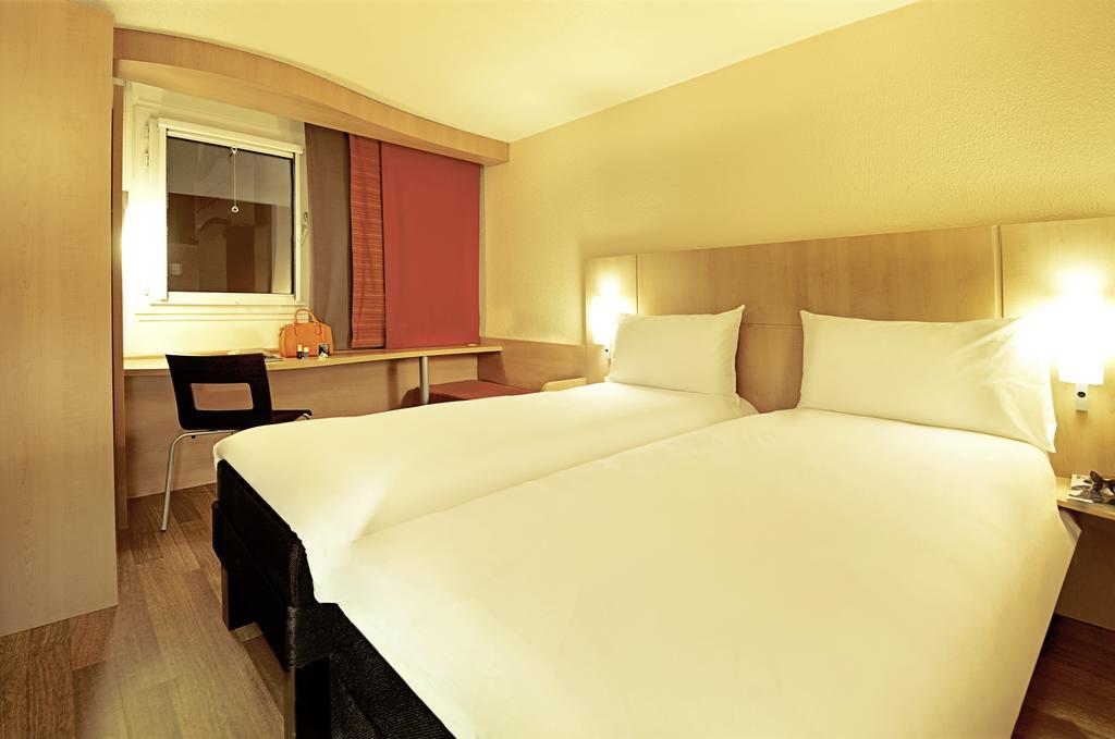 Standard Room 2 Single Beds